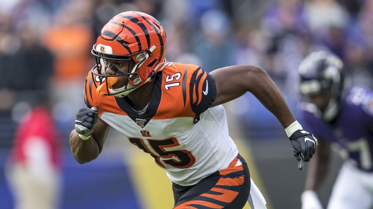 The Bengals signed WR Damion Willis to the active roster from the practice  squad, and placed WR Auden Tate on the Reserve/Injured list.