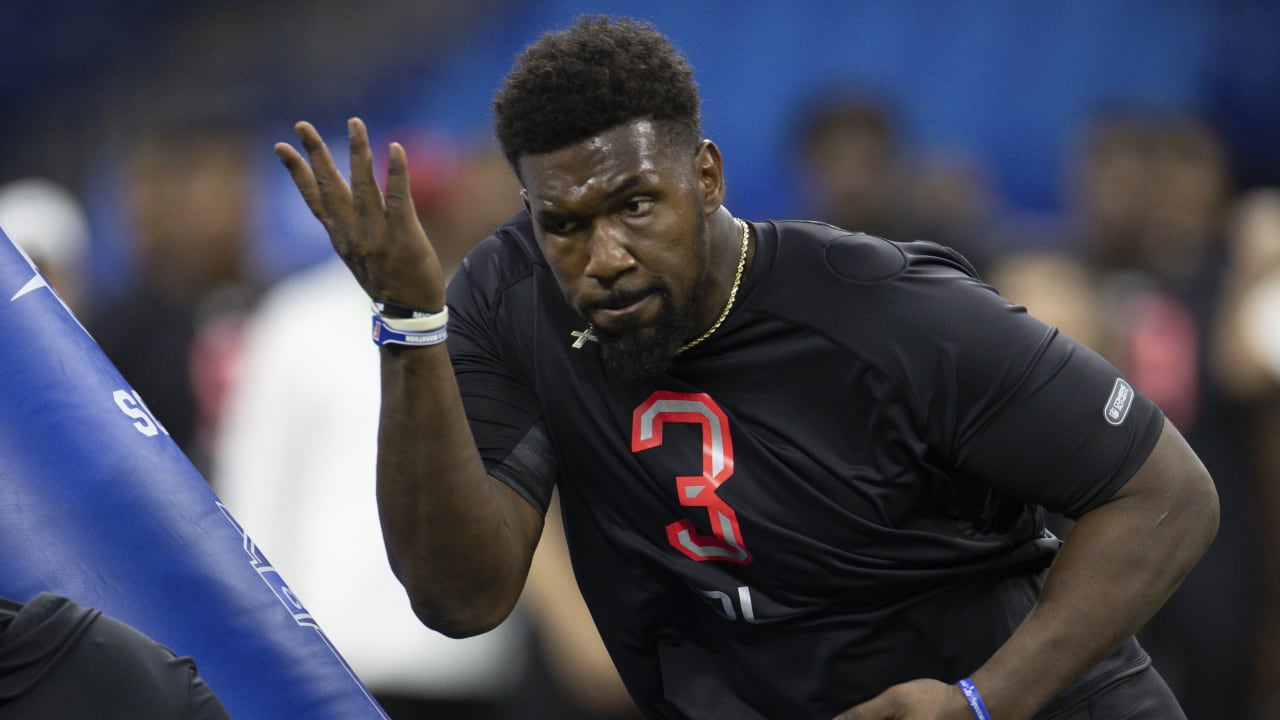 Bengals draft defensive end Zach Carter in third round