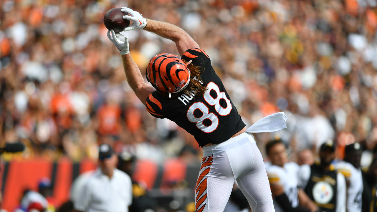 CINCINNATI, OH - JANUARY 08: Cincinnati Bengals tight end Hayden Hurst (88)  dives for a first down in a game between the Baltimore Ravens and the  Cincinnati Bengals on January 8, 2023