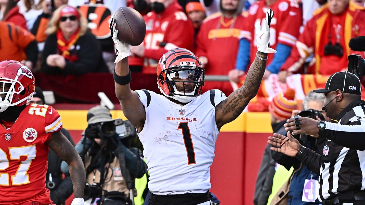 Super PBS Crowd Rallies Bengals For L.A. Trip