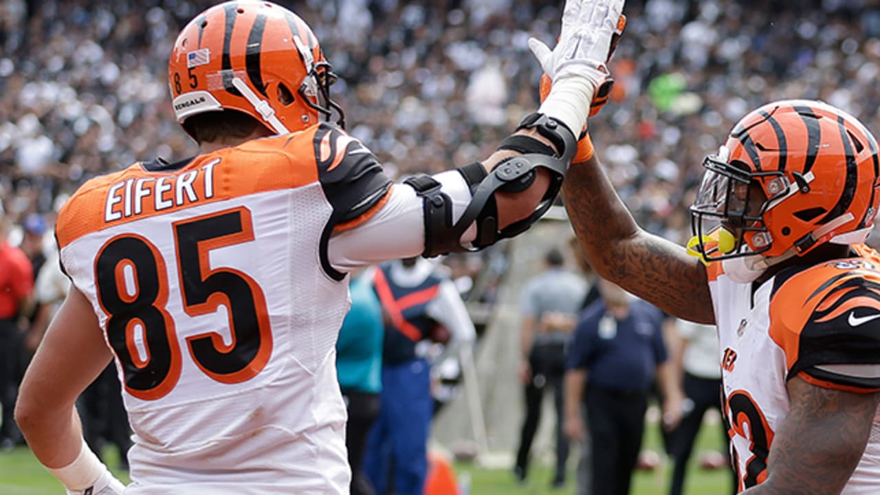 Bengals tight end TYLER EIFERT races down the sideline