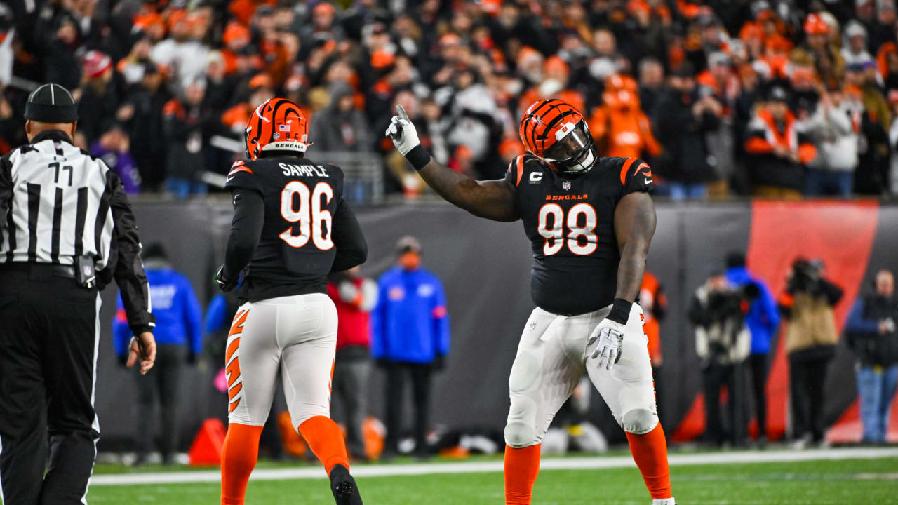 Stunning fumble return TD for Bengals beats Ravens, keeps Cincinnati's  postseason alive