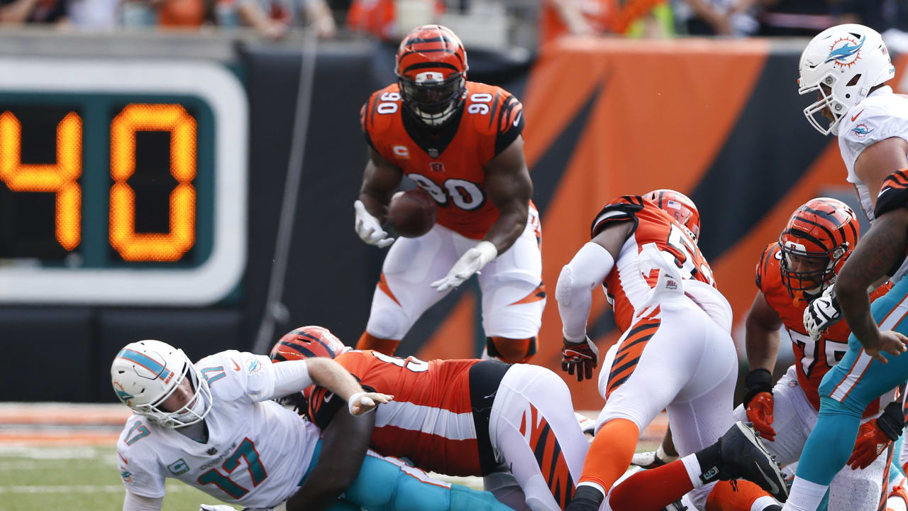 Bucs blow 17-point lead, give up 34 straight points in loss to Bengals