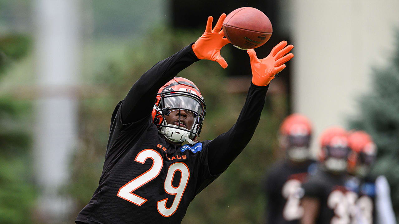Bengals CB Taylor-Britt Fits In As Vocal Rookie