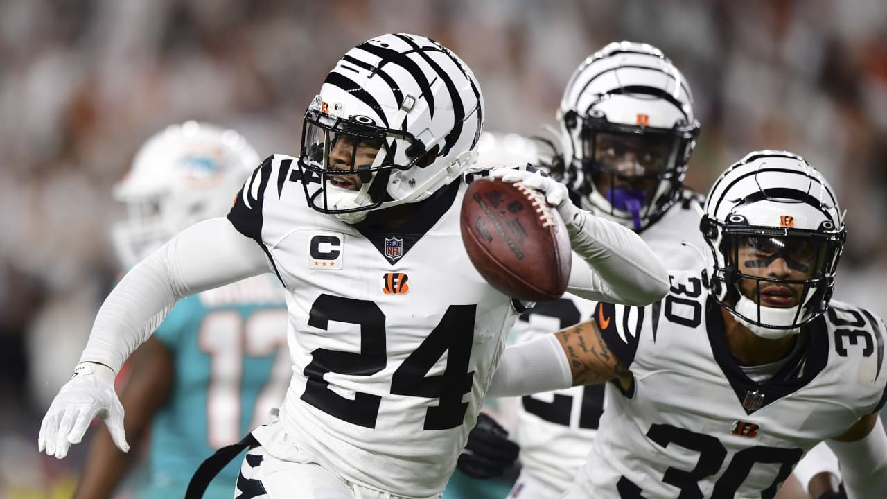 Vonn Bell's second interception helps seal Bengals' win against Miami