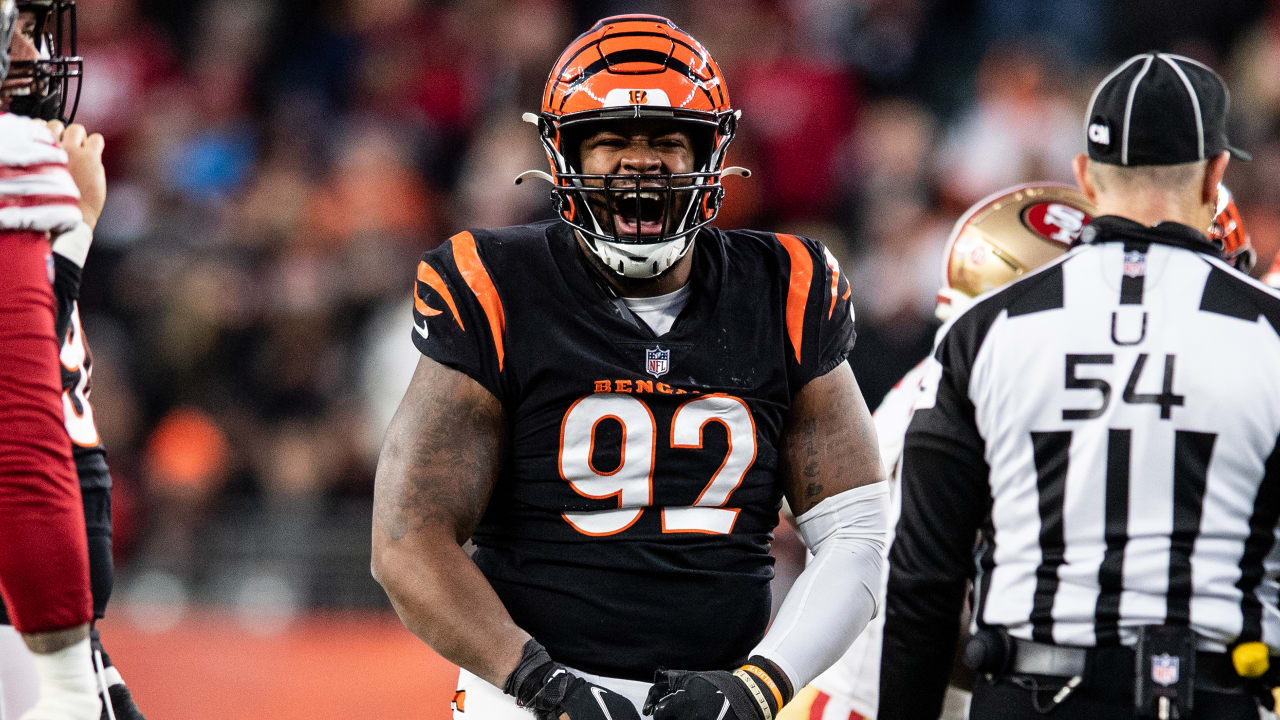 Bengals Re-Sign B.J. Hill