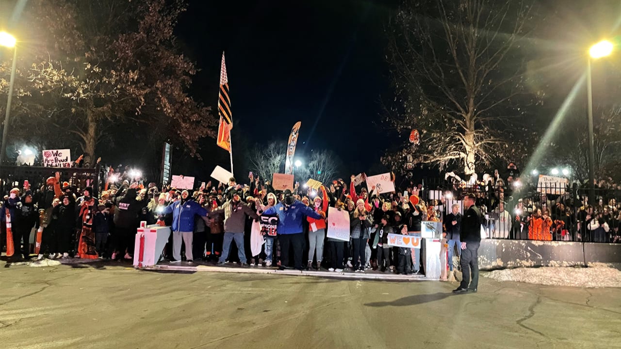 Bengaldom Greets Their Returning Bengals With A Valentine