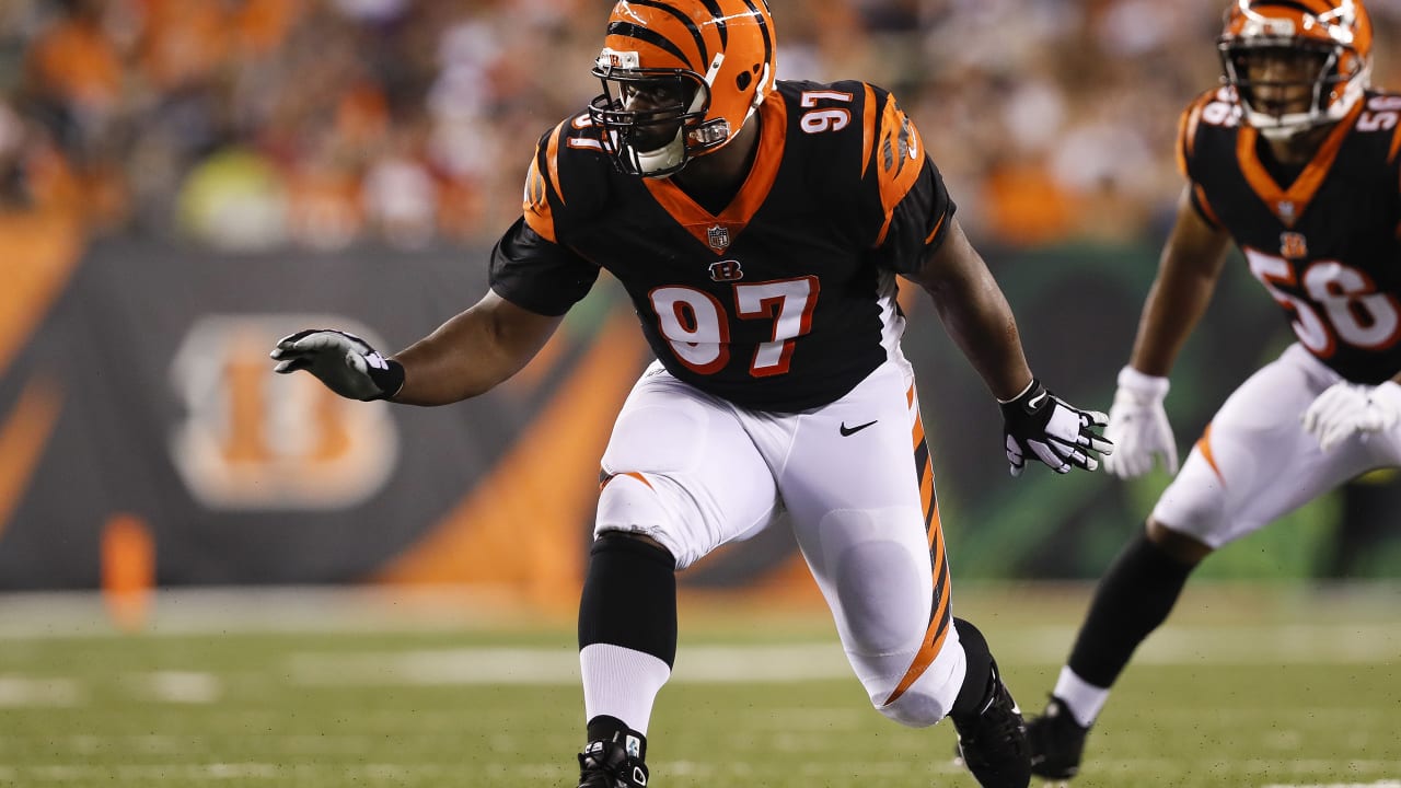 Cincinnati Bengals defensive tackle Geno Atkins (97) against the San  Francisco 49ers during an NFL football game in Santa Clara, Calif., Sunday,  Dec. 20, 2015. (AP Photo/Eric Risberg Stock Photo - Alamy