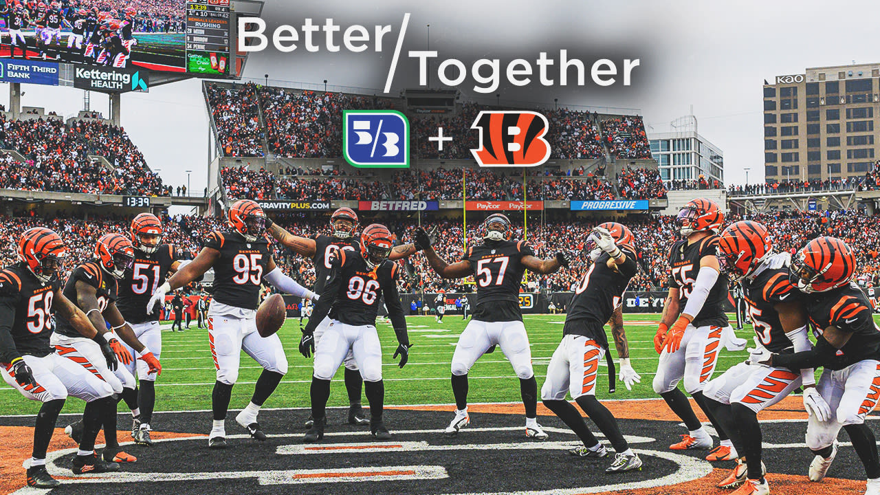 January 15, 2023: Cincinnati Bengals LB Akeem Davis-Gaither (59) celebrates  a tackle with teammate Tre Flowers (33) during an NFL wild card playoff  football game between the Cincinnati Bengals and the Baltimore