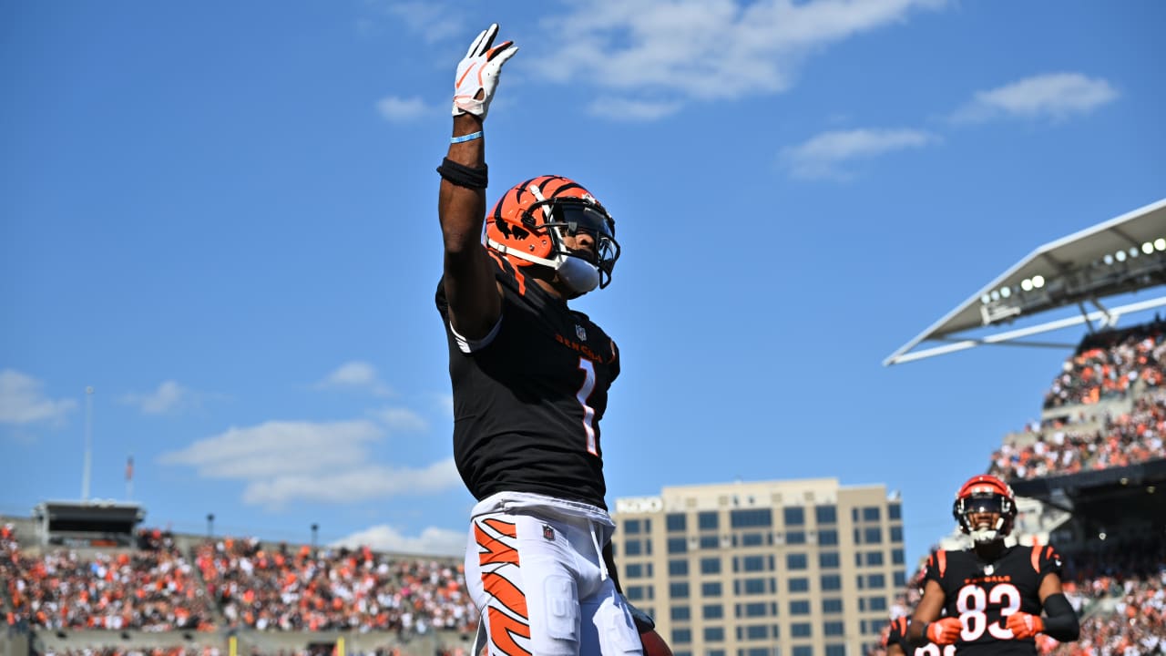 Cincinnati Bengals wide receiver Ja'Marr Chase, right, makes a catch  against Atlanta Falcons cornerback Darren Hall during an NFL football game,  Sunday, Oct. 23, 2022, in Cincinnati. The Bengals won 35-17. (AP