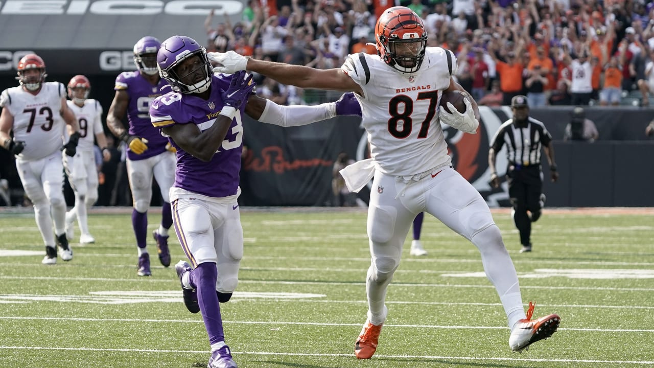 Bengals Booth Podcast: Interviews with Dave Lapham, C.J. Uzomah and Aditi Kinkhabwala - Vimarsana News