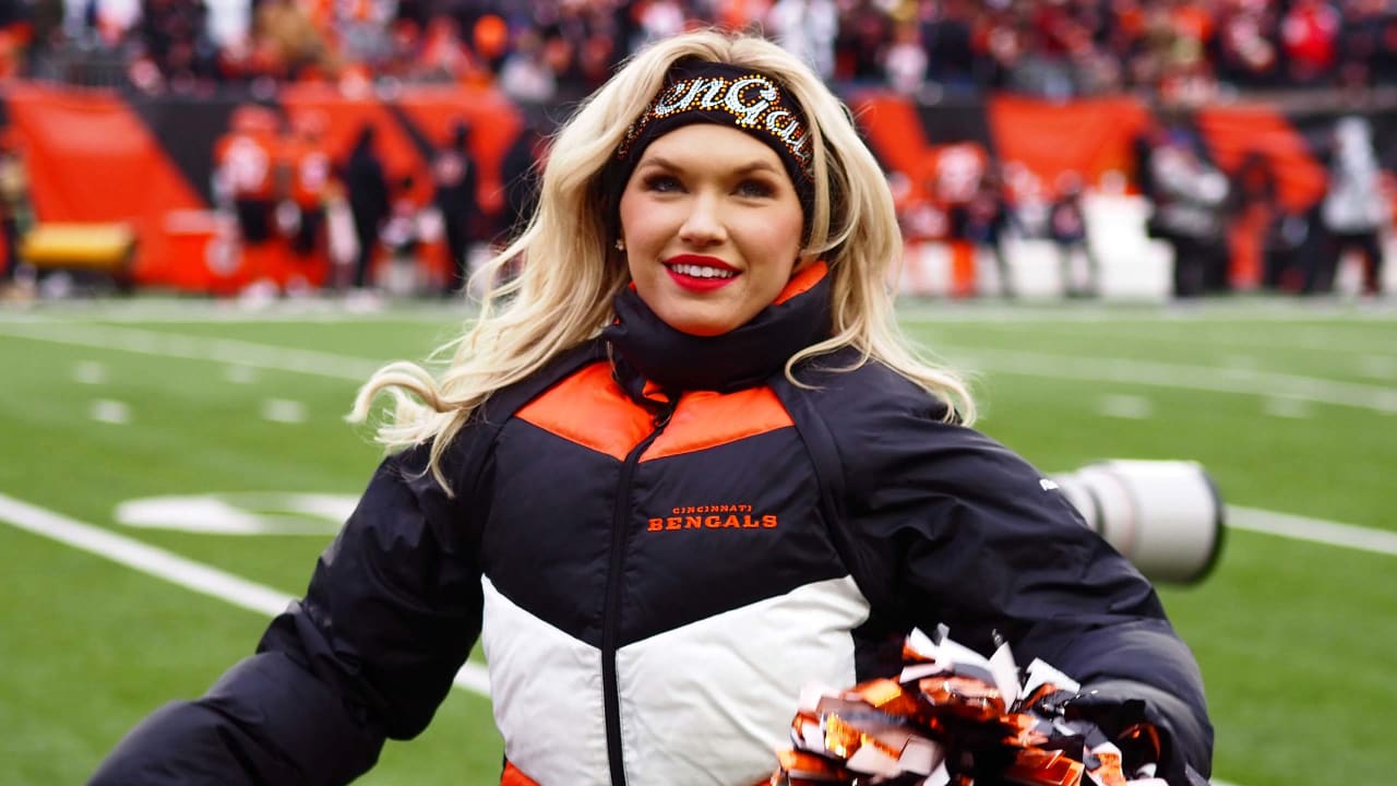 A cheerleaders for the Cincinnati Bengals cheers during a game News  Photo - Getty Images