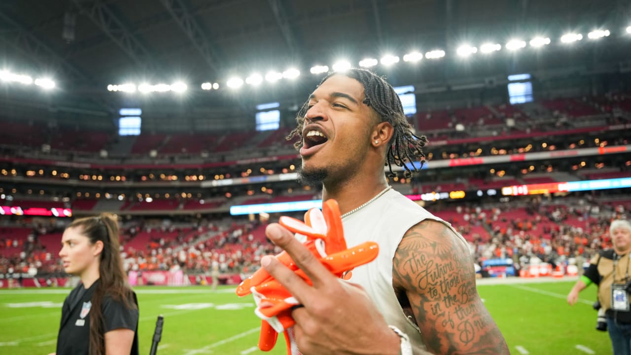 Bengals' Joe Burrow gives Kid Cudi jersey from AFC Championship Game