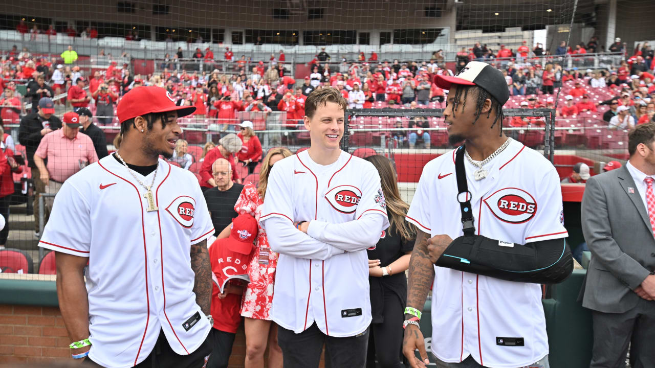 Joe Burrow, Bengals take batting practice with Reds