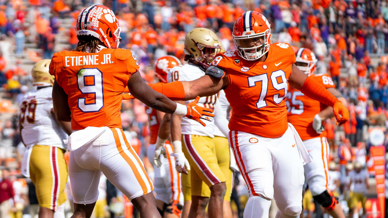 Cincinnati Bengals guard Jackson Carman (79) looks to make a block