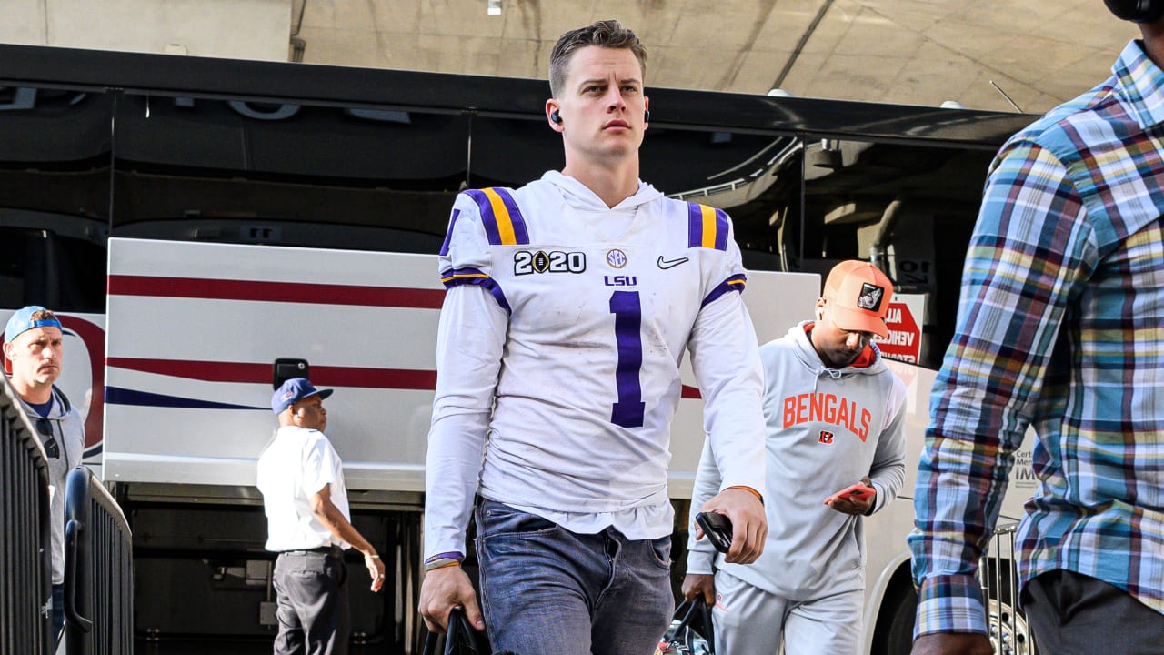 Joe Burrow wears Ja'Marr Chase's LSU championship jersey at Superdome