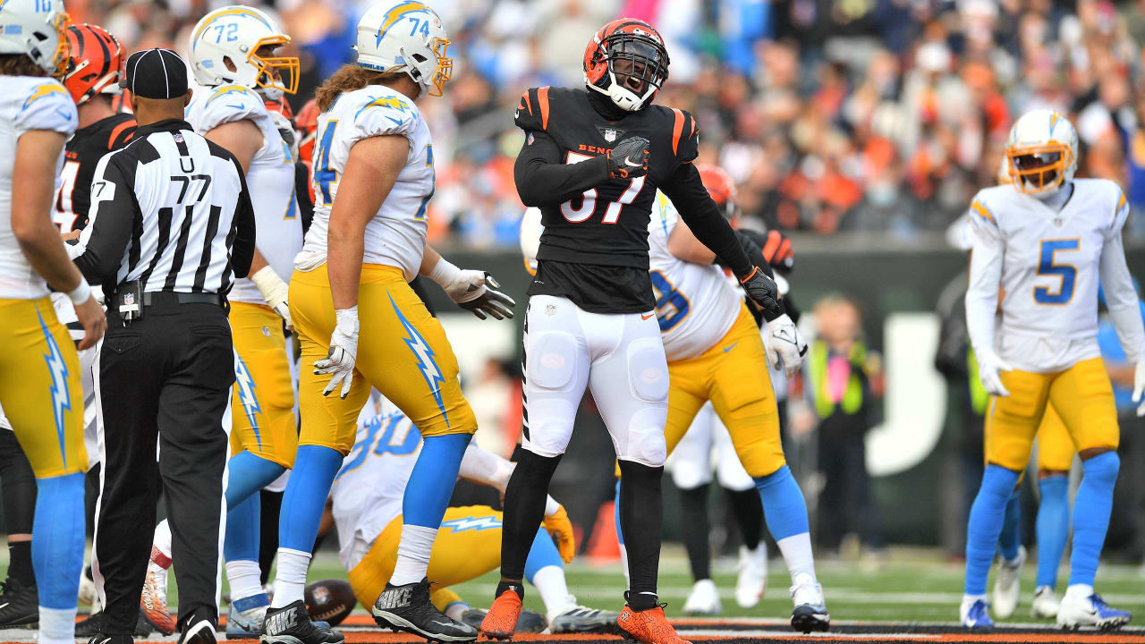 Denver Broncos linebacker Al Wilson stretches before taking part