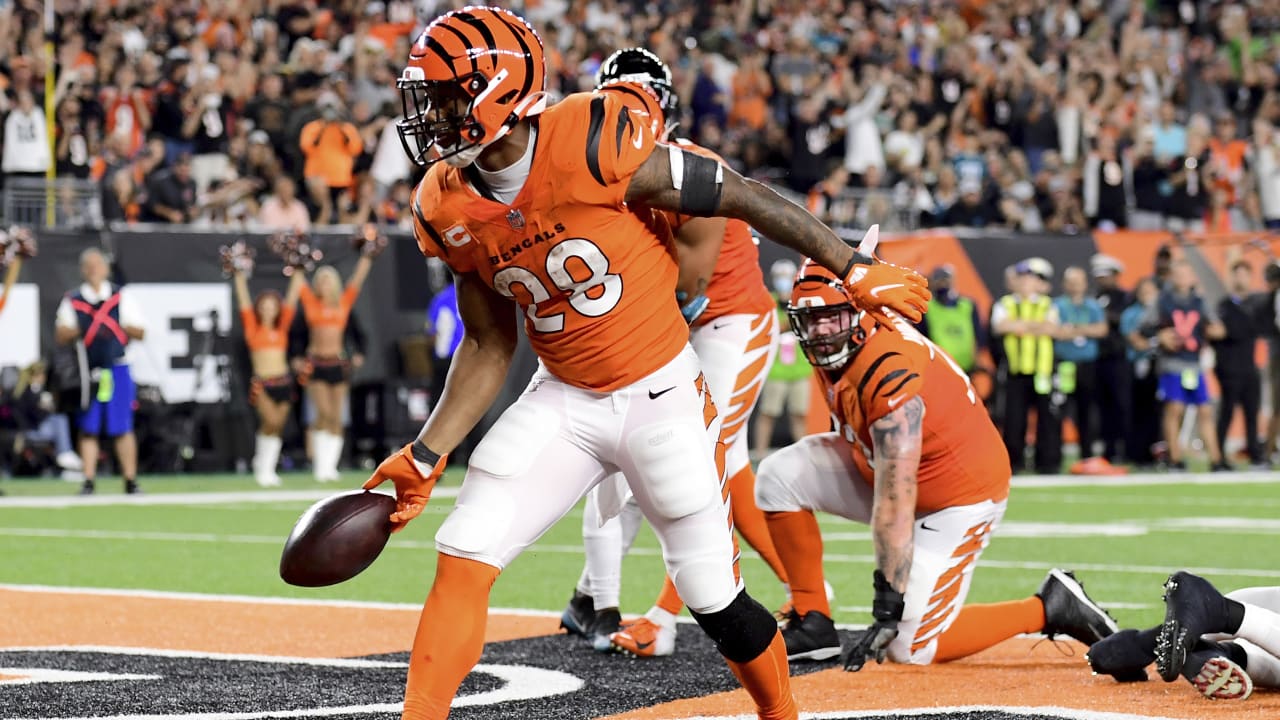 Jerome Ford coughs up football to Bengals for key redzone giveaway