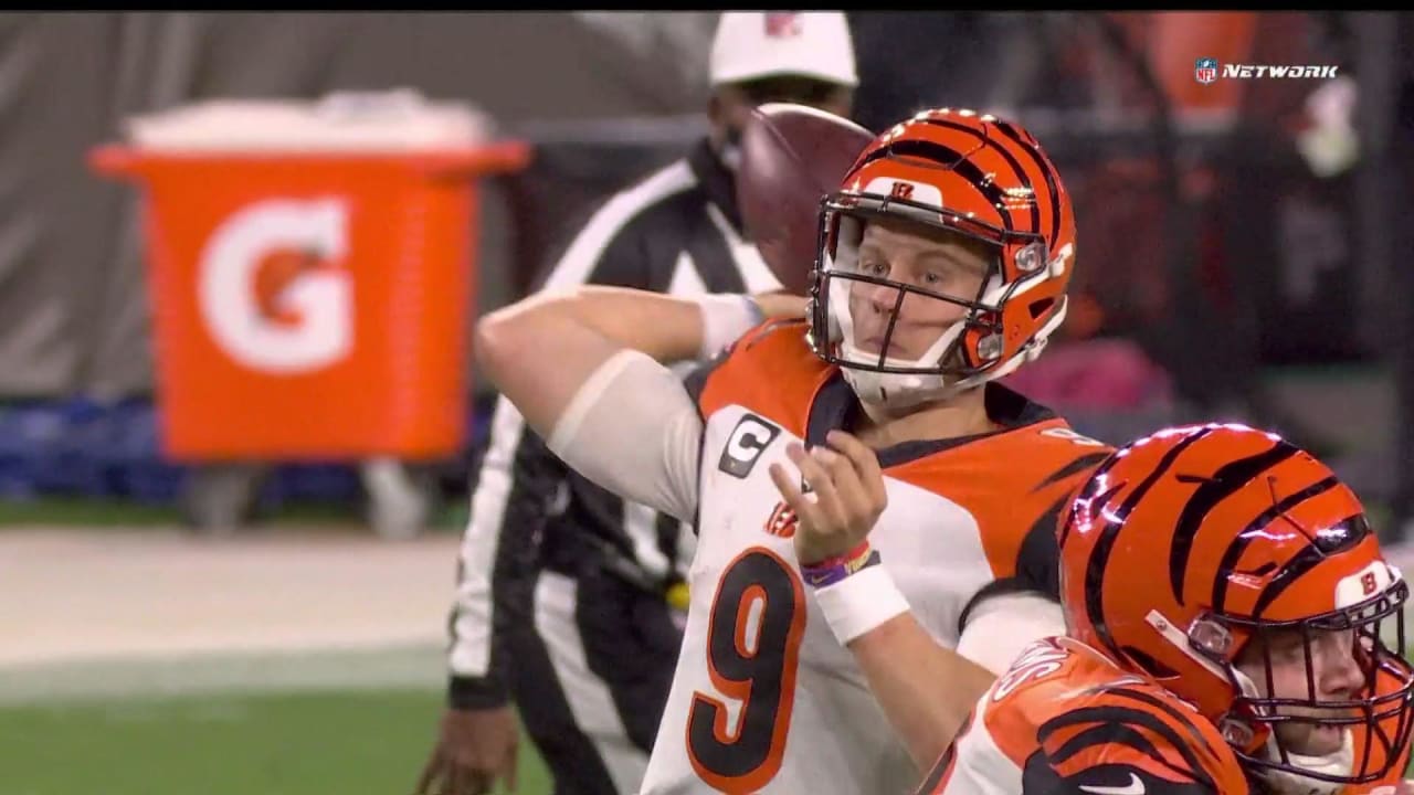 Cincinnati Bengals tight end C.J. Uzomah (87) lines up for the play during  an NFL football game against the Jacksonville Jaguars, Thursday, Sept. 30,  2021, in Cincinnati. (AP Photo/Emilee Chinn Stock Photo - Alamy