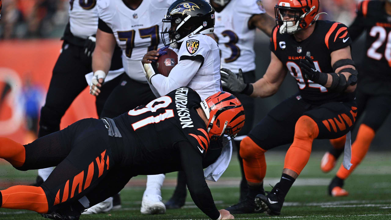 CINCINNATI, OH - DECEMBER 26: Cincinnati Bengals center Trey Hopkins (66)  in action during a game between the Cincinnati Bengals and the Baltimore  Ravens on December 26, 2021, at Paul Brown Stadium