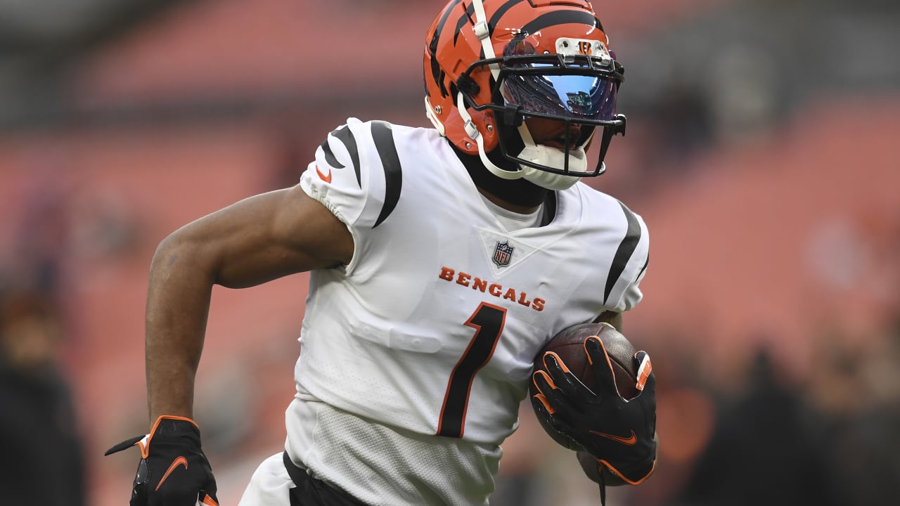 Ja'Marr Chase joins Bengals' top 3 in single-season receiving yardage