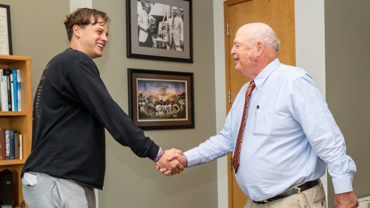 Bengals uncoincidentally announce Joe Burrow's record-setting deal