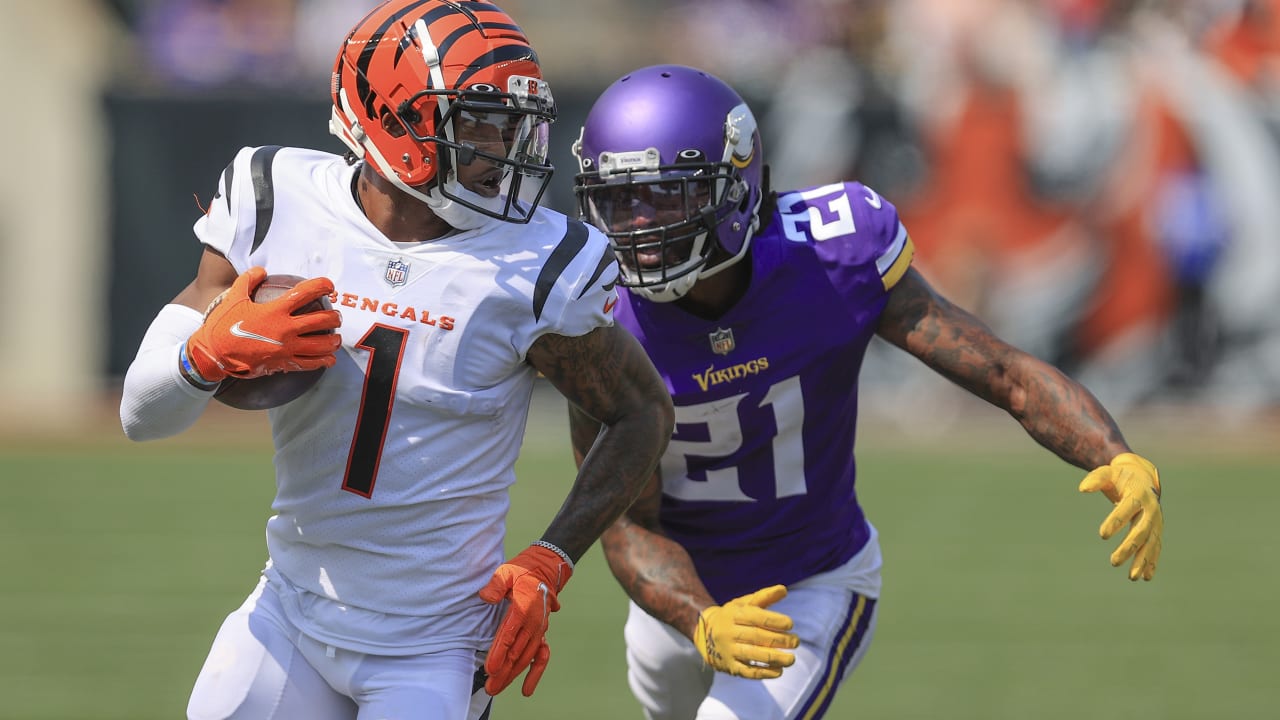 Bengals lead the Vikings 14-7 in the first half