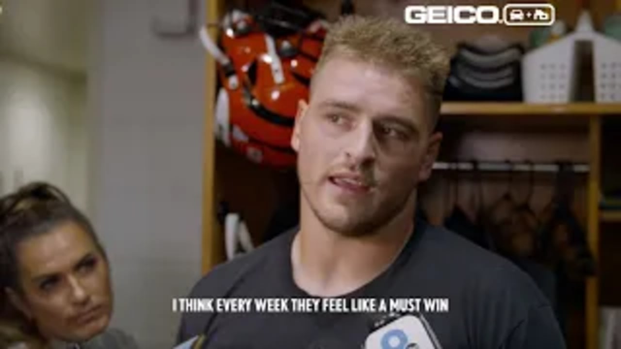 DJ Reader claps at Tyreek Hill after Bengals - Dolphins on Thursday Night  Football - Cincy Jungle