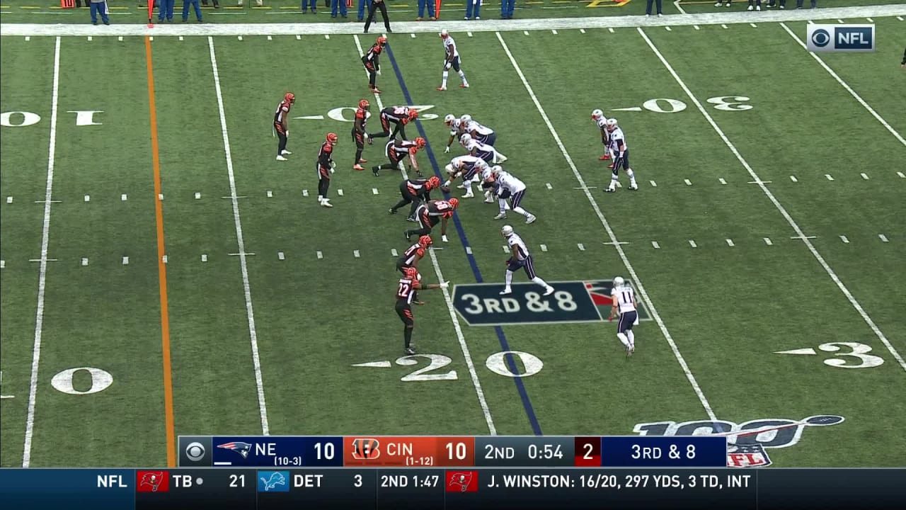 Carlos Dunlap envelops Tom Brady for massive third-down sack