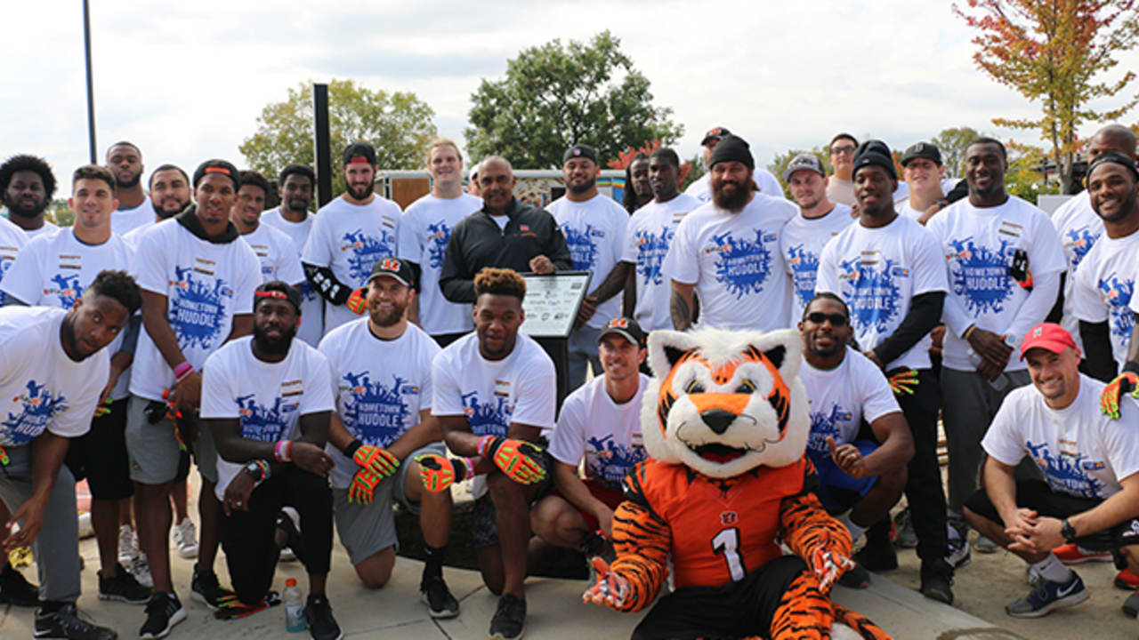 Minnesota Vikings-Greater Twin Cities United Way 2016 Hometown Huddle