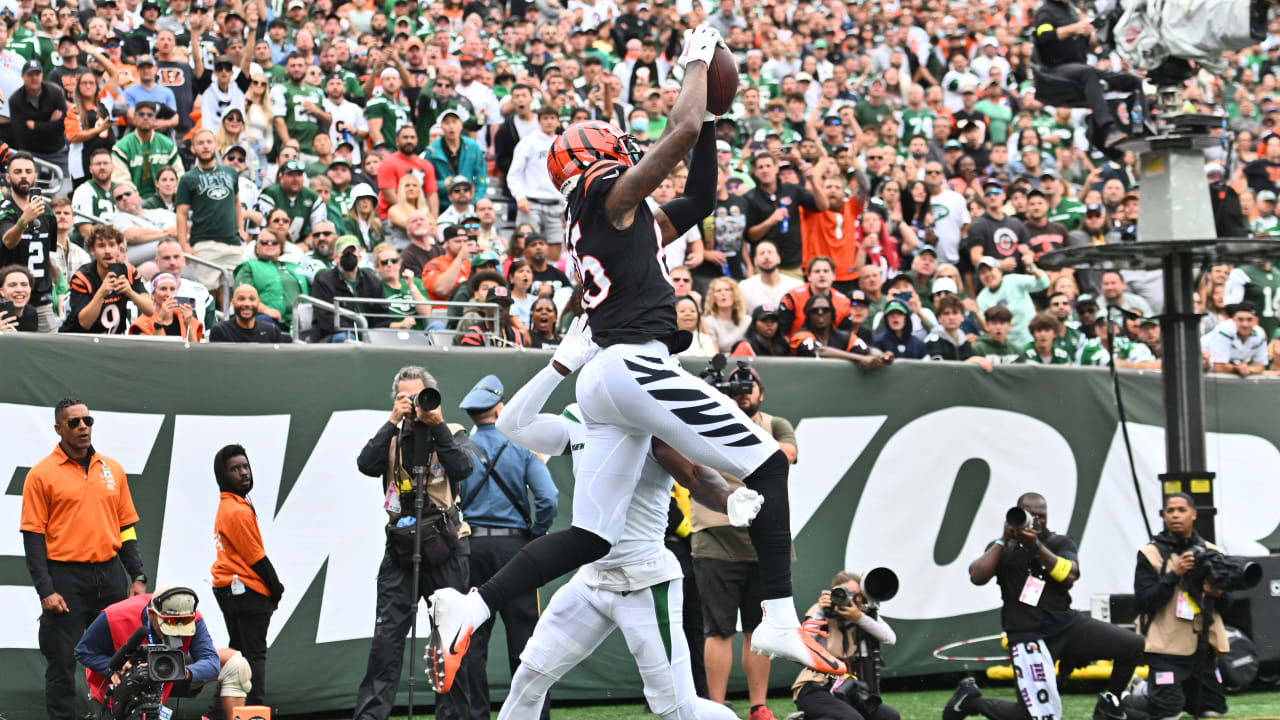 Watch: Tee Higgins got away with blatant facemask on big TD