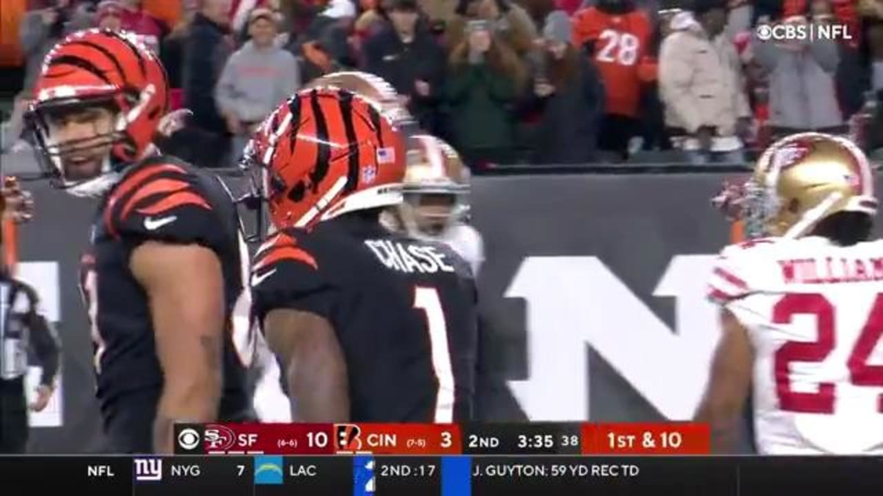 Ja'Marr Chase's helmet comes off after red-zone catch vs. Kyle Hamilton