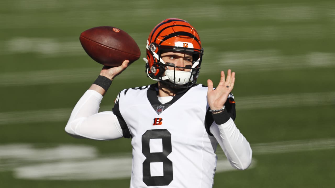 Cincinnati Bengals quarterback Brandon Allen passes the ball during