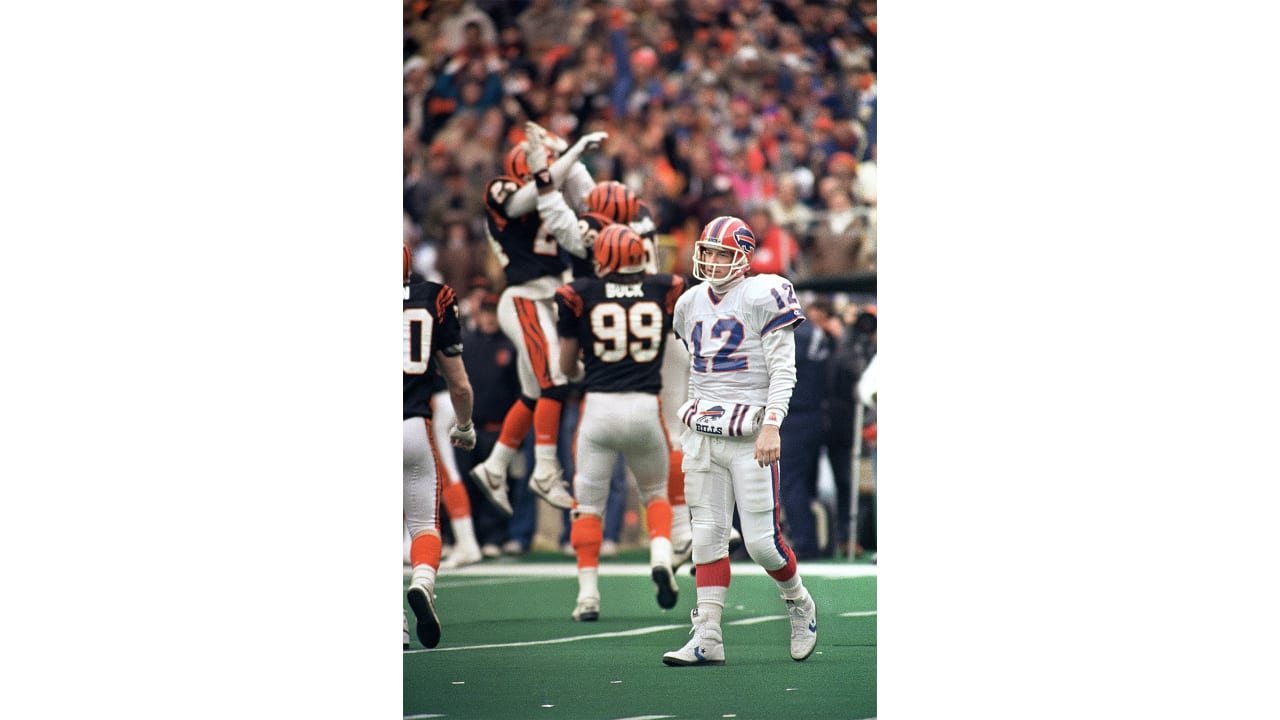 Before dramatic Buffalo Bills victory, game was paused due to fans throwing  snowballs onto field