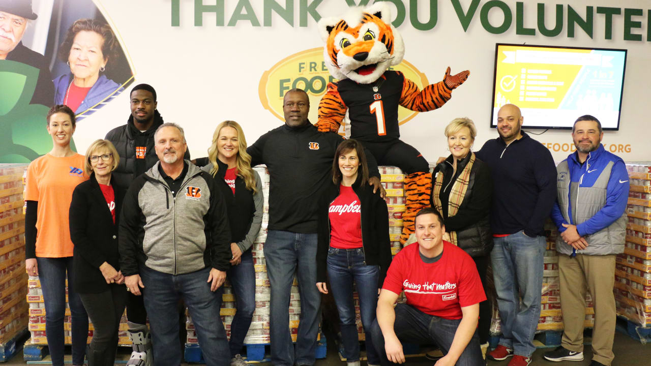 Kroger, Bengals team up to fight hunger during Super Bowl week