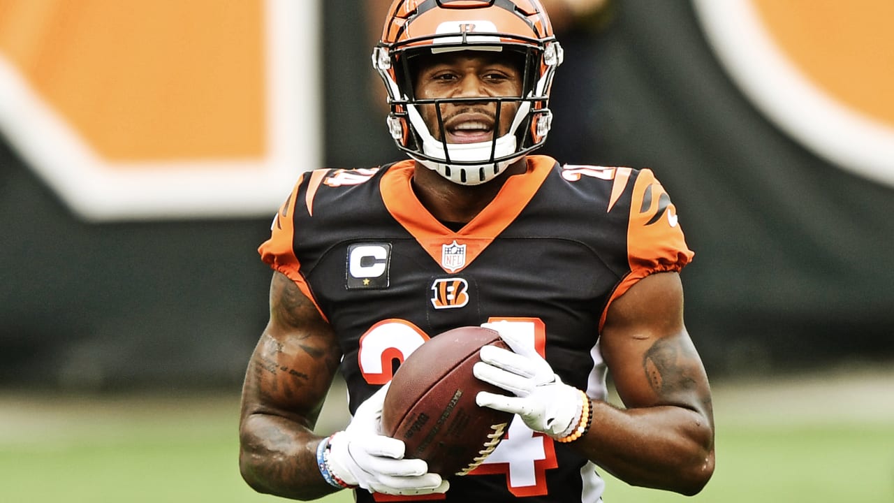 Photo: Bengals Vonn Bell catches the interception - KYP20220929009