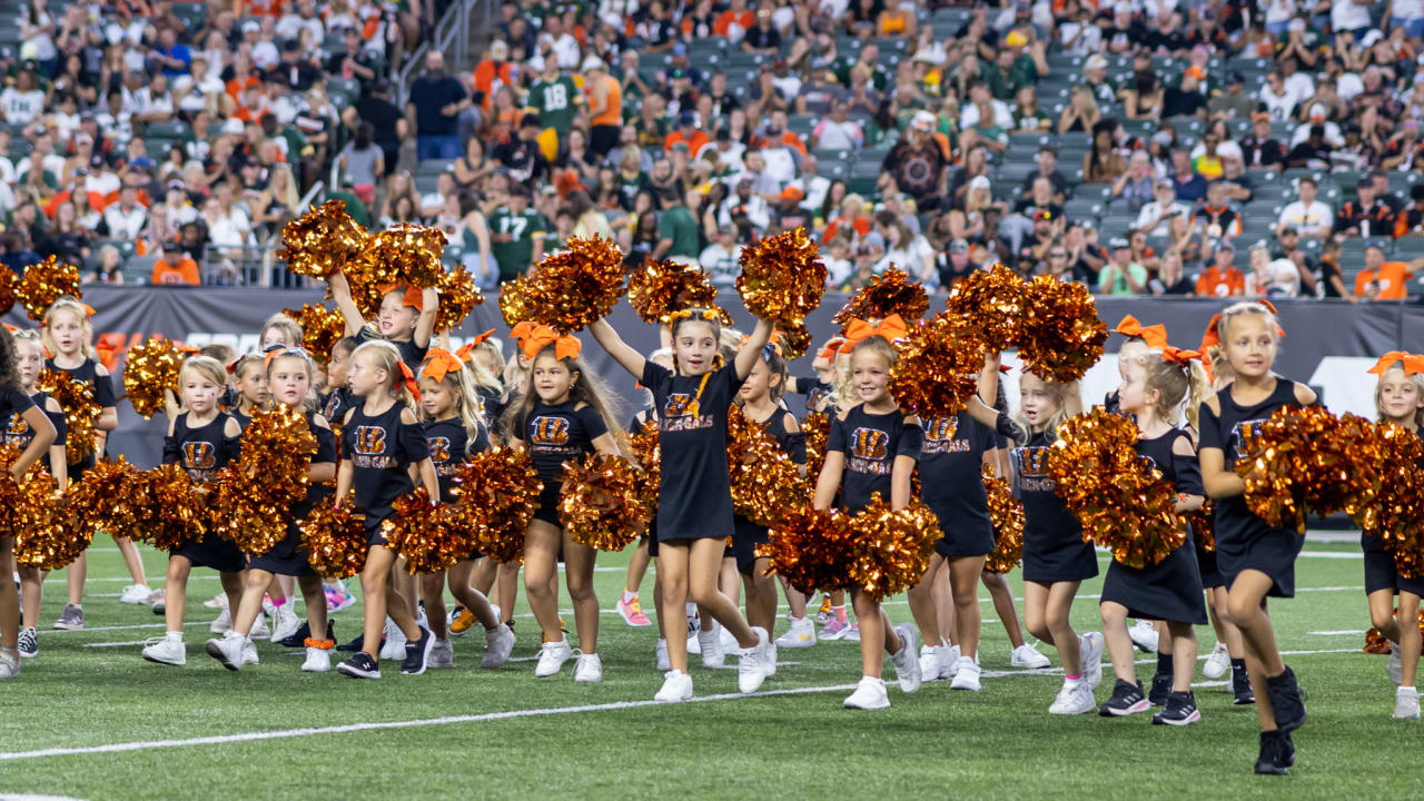 2022 Junior Cheerleaders halftime performance