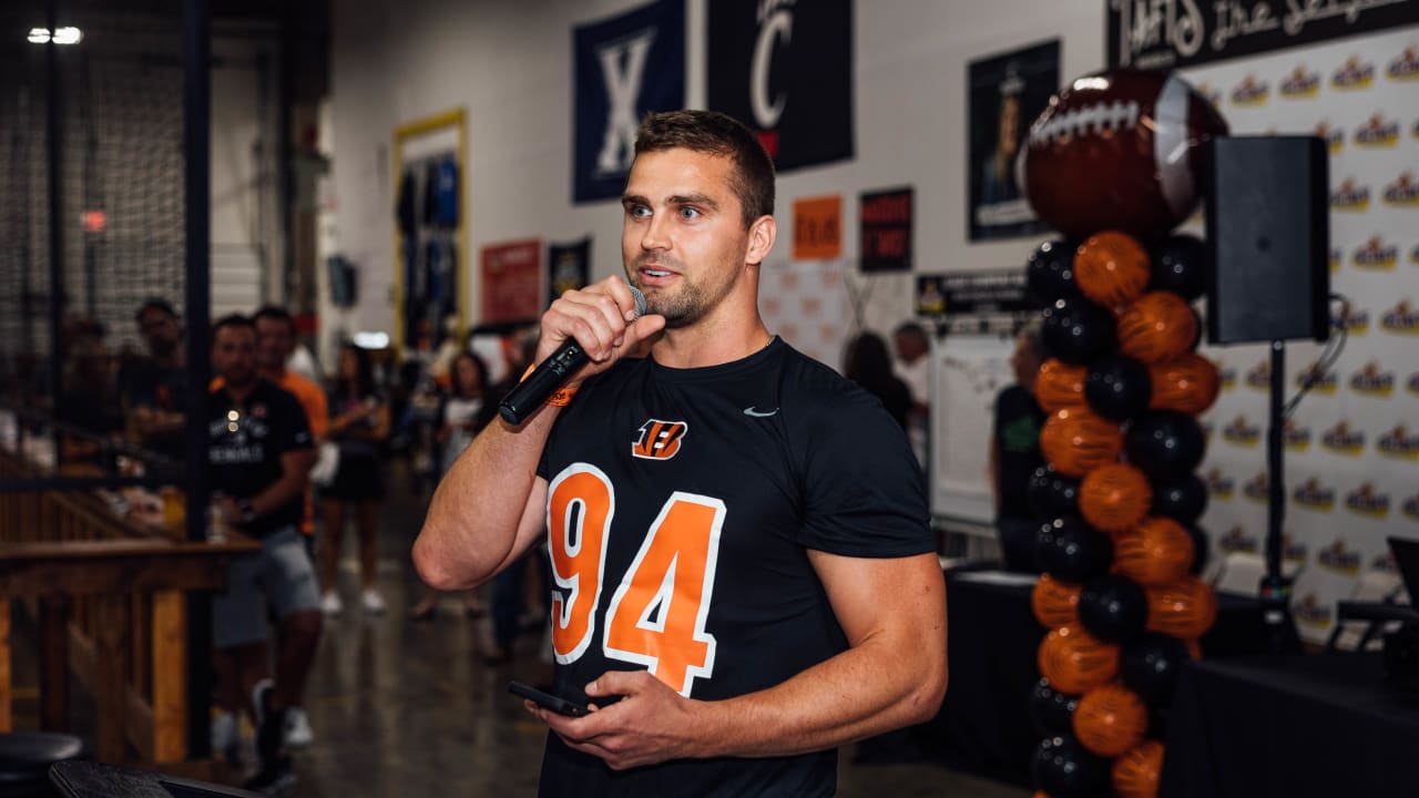 VIDEO: Sam Hubbard teams up with Bengals fan in escape room challenge