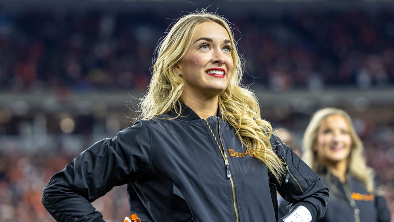 Photos: Ben-Gals Perform In Week 13