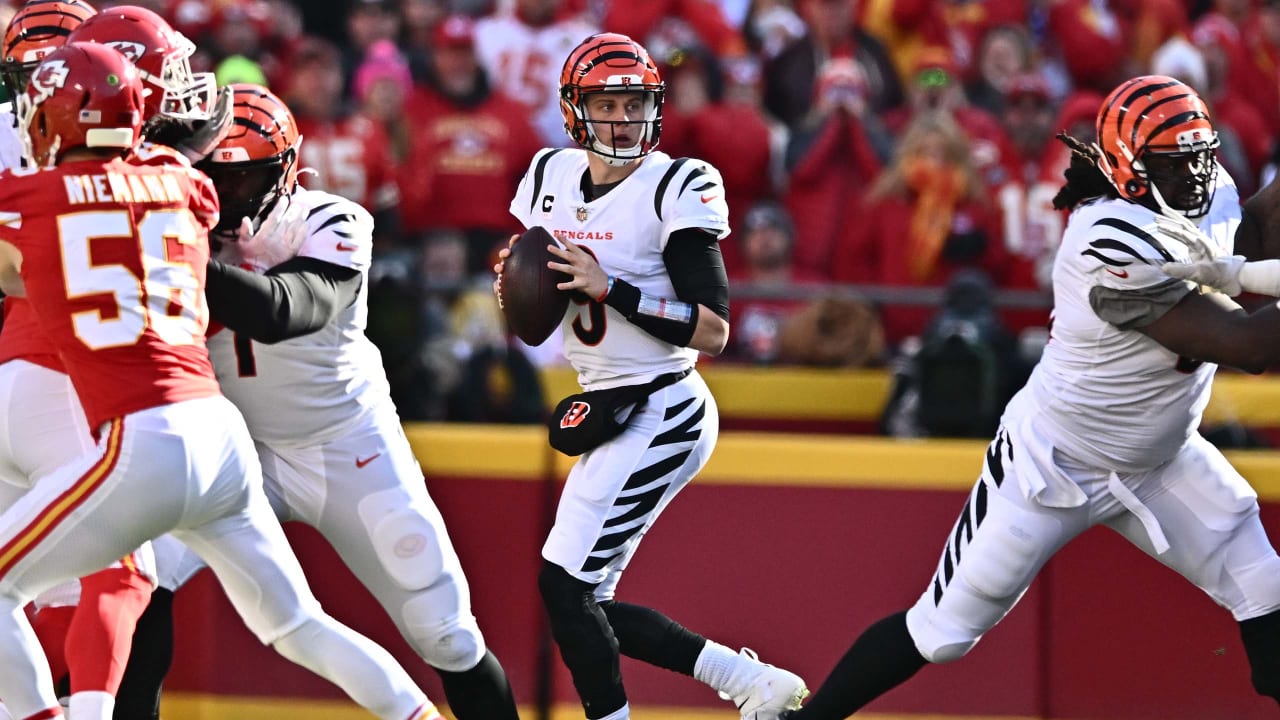 Playoff Notebook: Bengals Mull “Messenger Guards”; Can’t Duck Donald; Uzomah Could Go