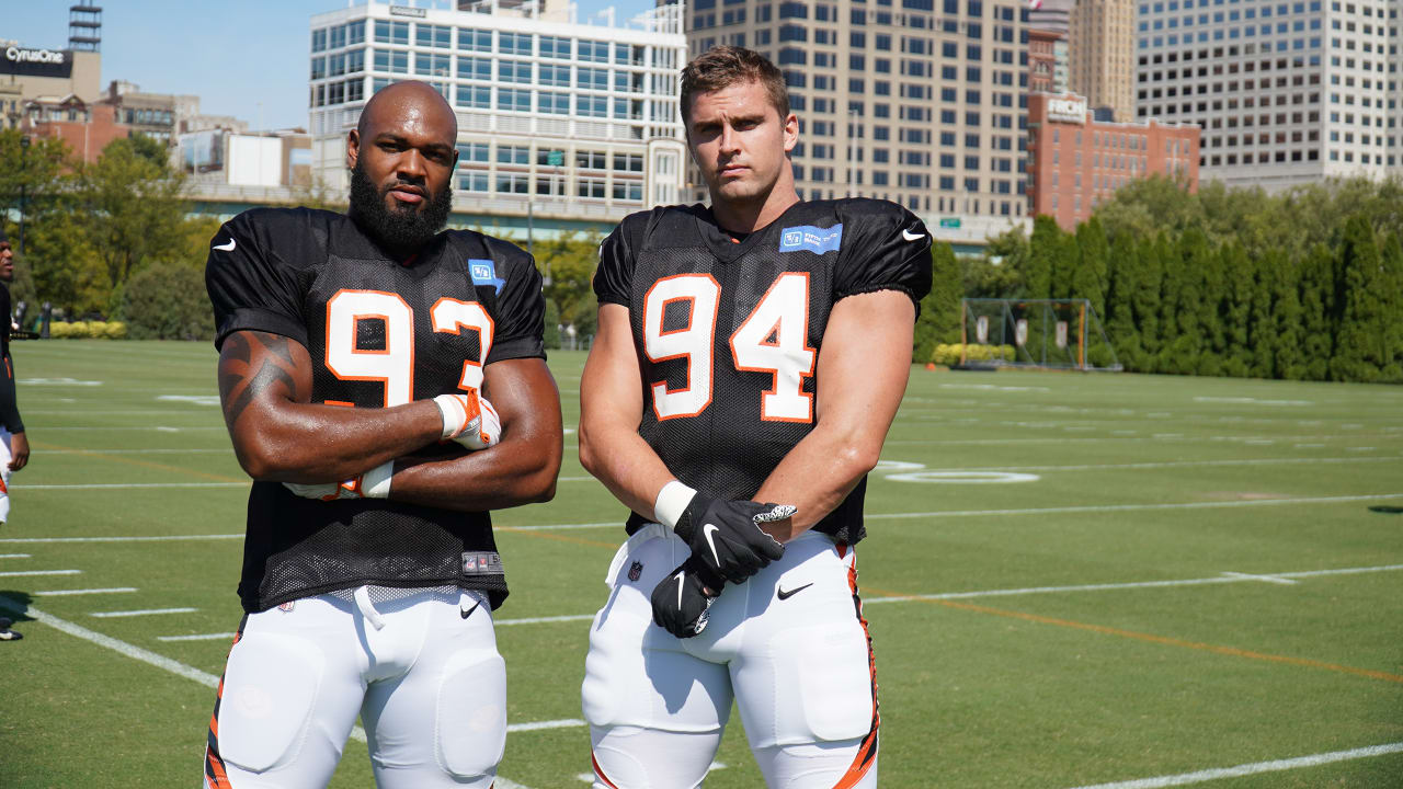 Sam Hubbard's family breaks record for most custome jerseys ordered from  Bengals Pro Shop - Cincy Jungle