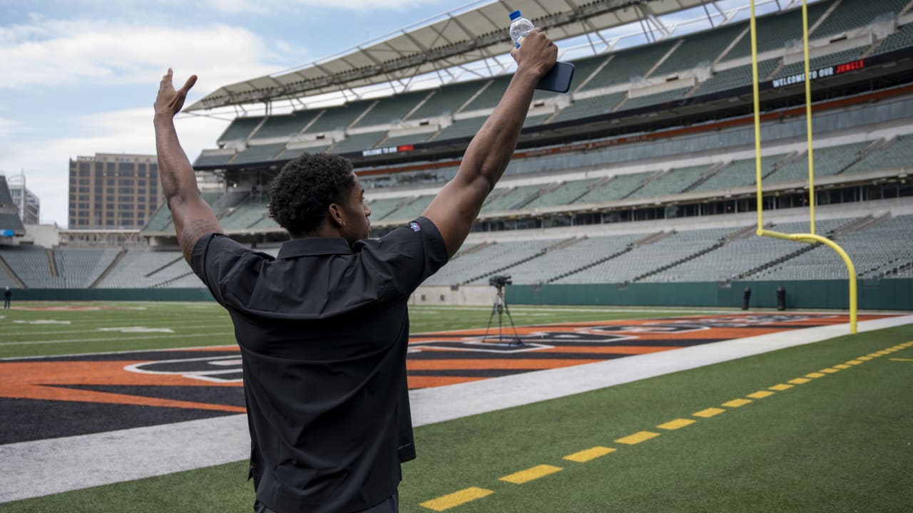 WATCH: Cincinnati Bengals tweet out first look of Daxton Hill