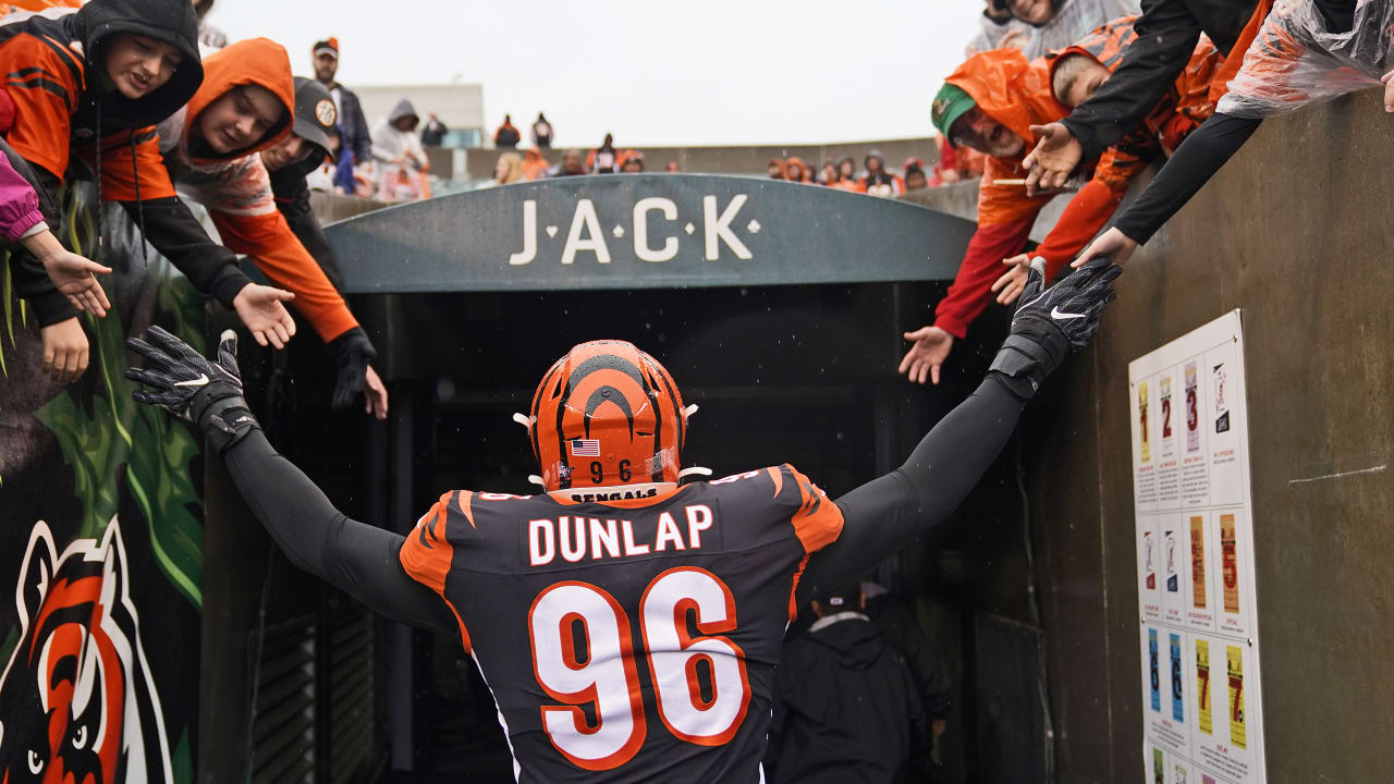 Bengals DE Carlos Dunlap Named AFC Defensive Player of the Week