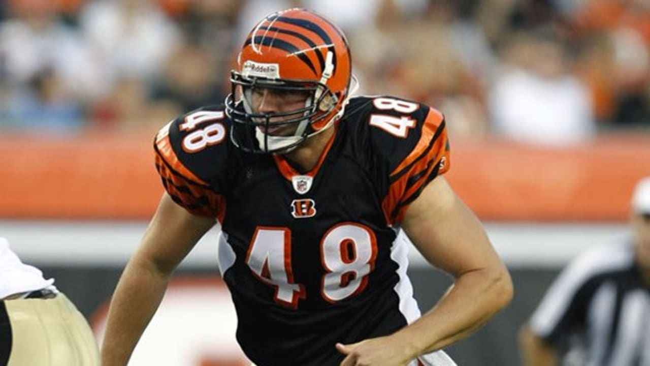 Cincinnati Bengals long snapper Cal Adomitis walks along the sideline  during a NFL football game against the Dallas Cowboys in Arlington, Texas,  Sunday, Sept. 17, 2022. (AP Photo/Tony Gutierrez Stock Photo - Alamy