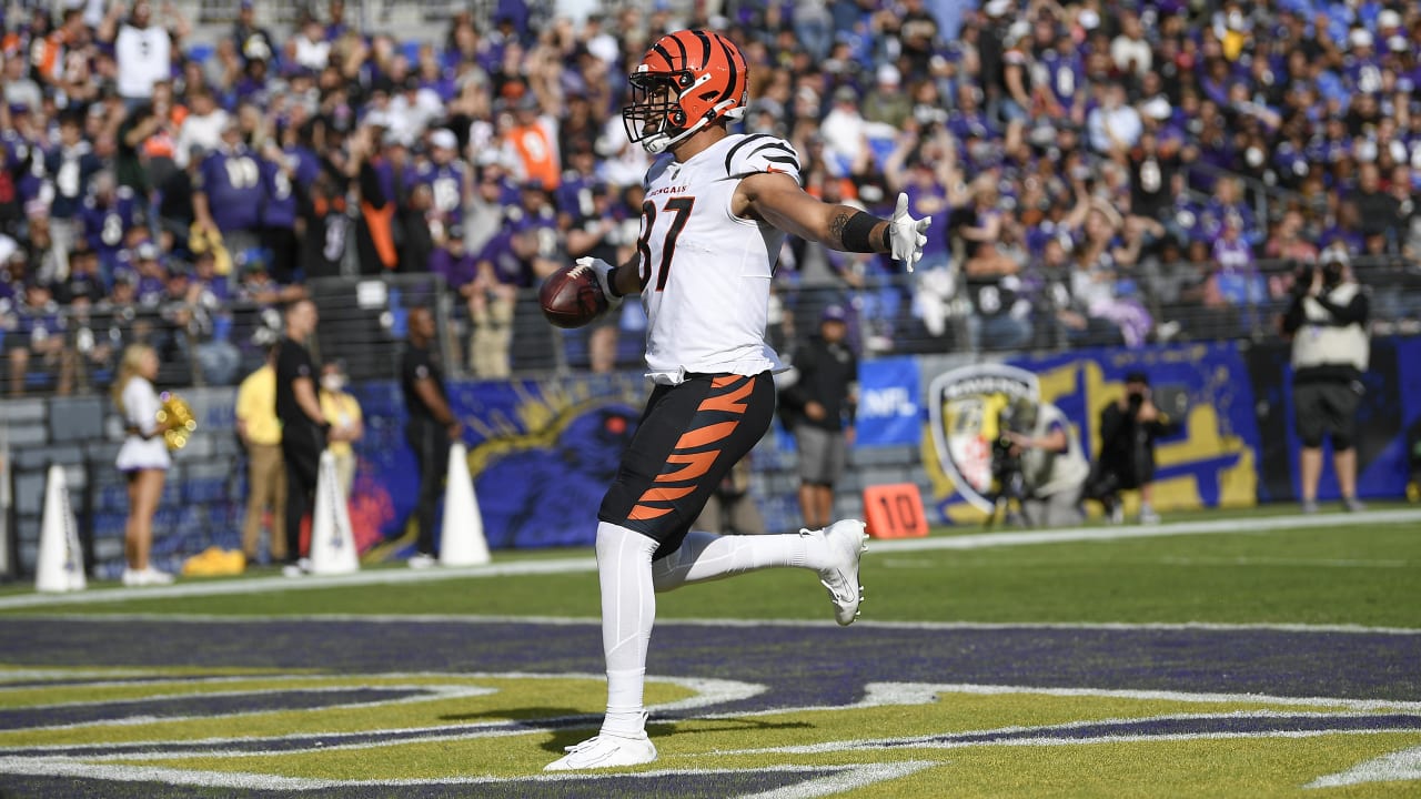 August 18, 2018: Cincinnati Bengals tight end C.J. Uzomah (87) prior to the  NFL football game between the Cincinnati Bengals and the Dallas Cowboys at  AT&T Stadium in Arlington, Texas. Shane Roper/Cal