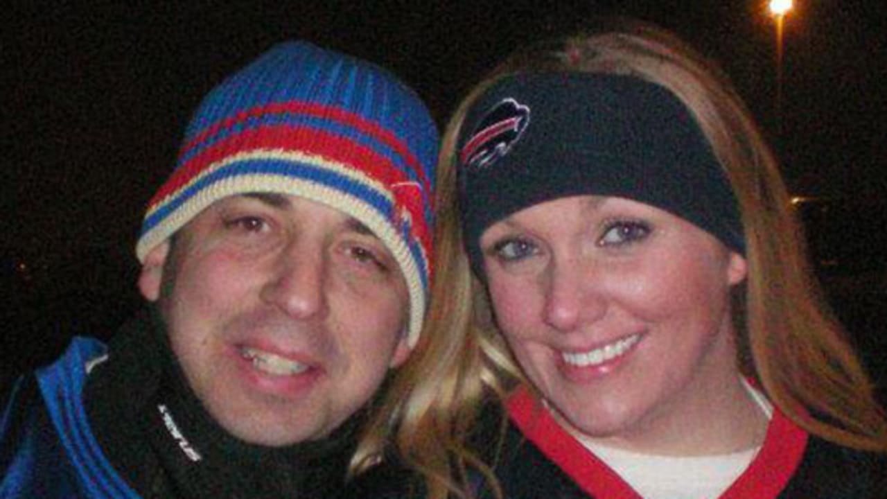 13 Pictures That Show How Crazy and Loyal Buffalo Bills Fans Are