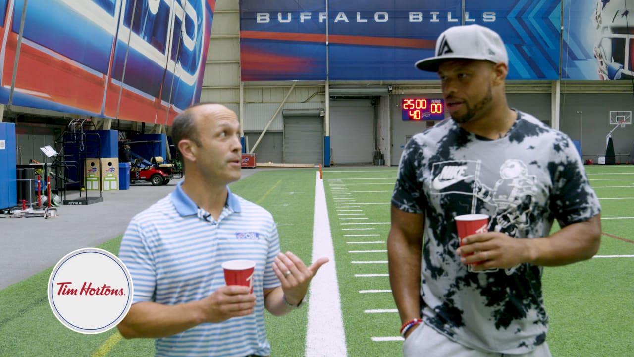 Buffalo Bills - Lorenzo Alexander greeting kids at the Belle Center in  Buffalo.