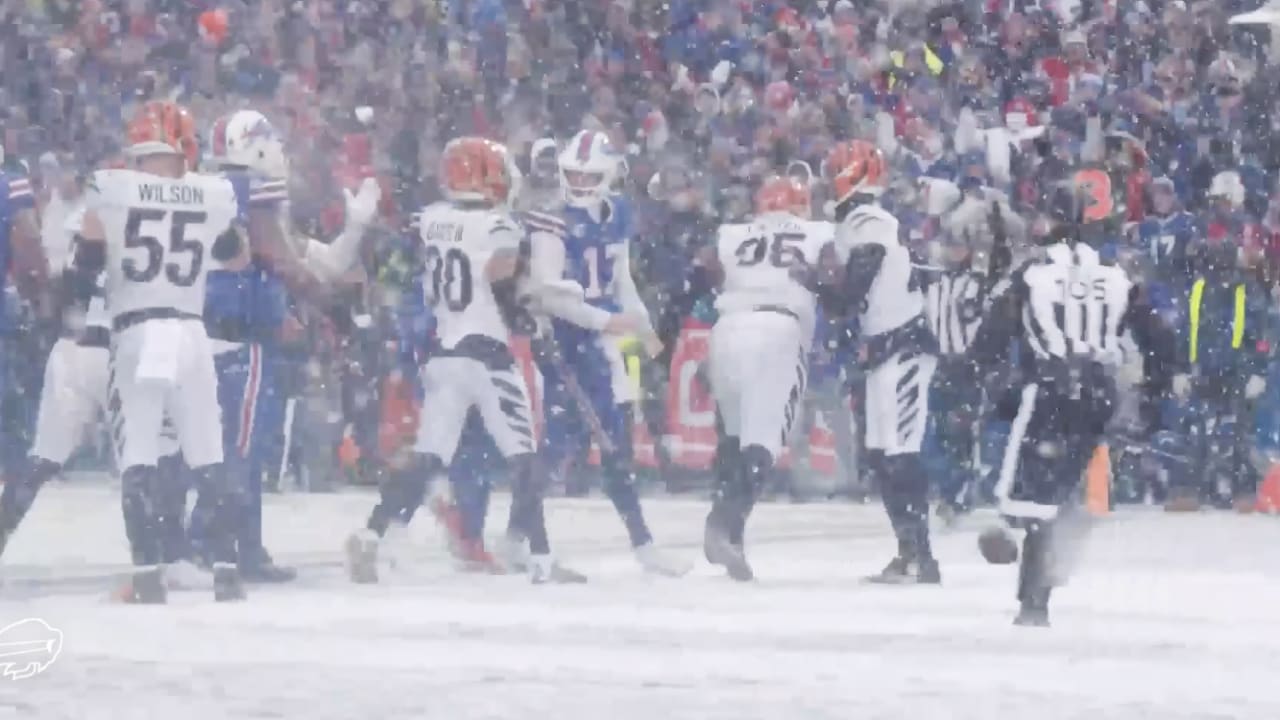 Bills Players Have a Snowball Fight After Practice [VIDEO]