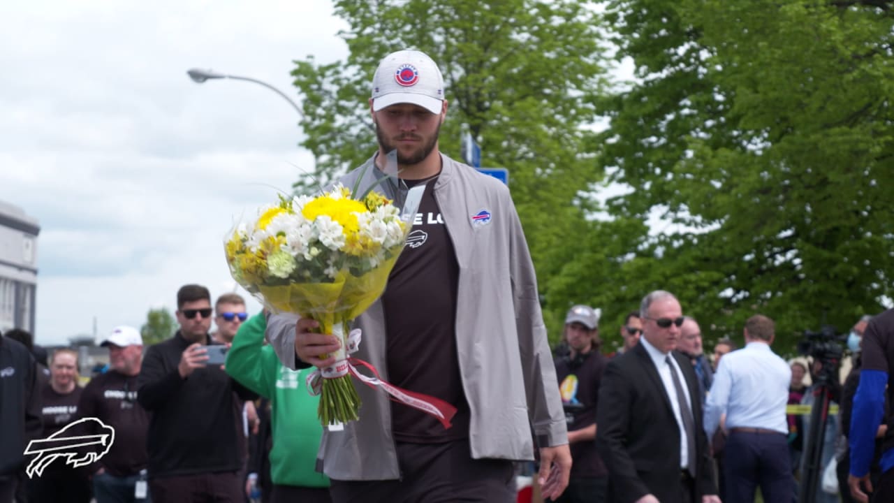 Choose Love'  Bills Players Pay Respects, Provide Relief Buffalo's East  Side