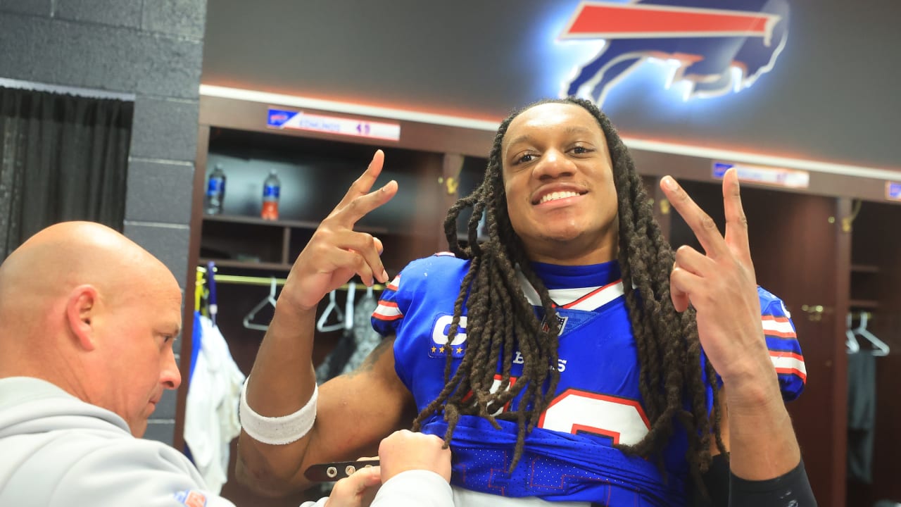 Players, Legends, NFL analysts react on Social Media to the Bills' Wild ...
